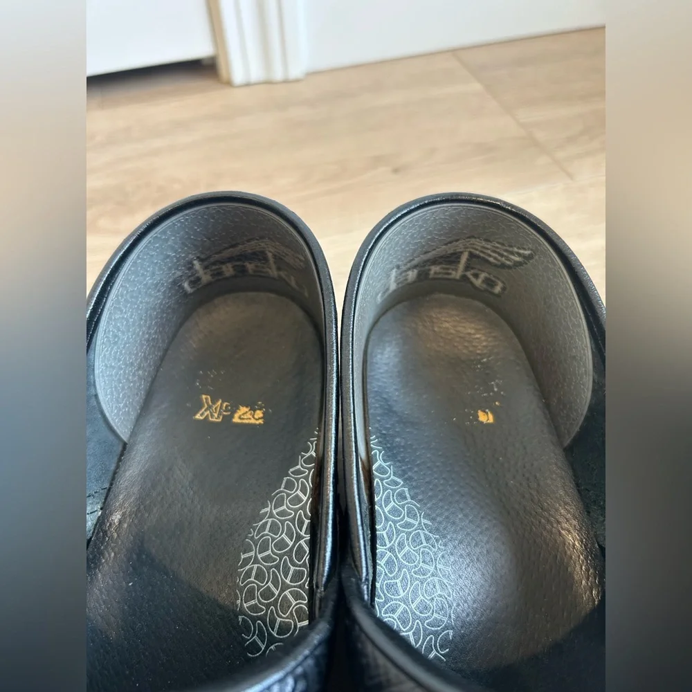 Dansko Black Floral Embossed Leather Comfort Clog Xp 2.0 Size US 9.5 EU 41 - Picture 13 of 13